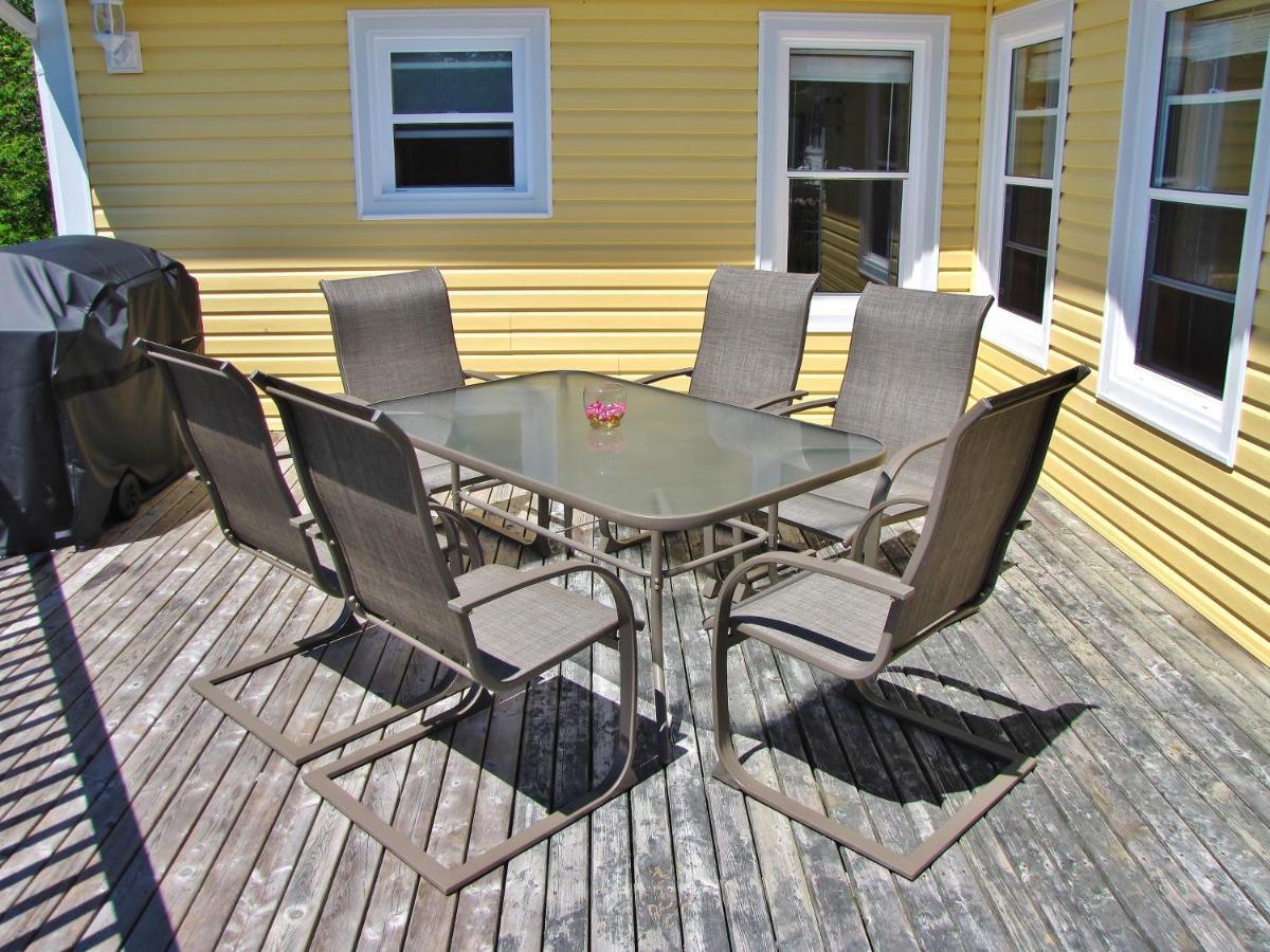 Larinda'S Landing Oceanfront Cottages Halifax Eksteriør billede