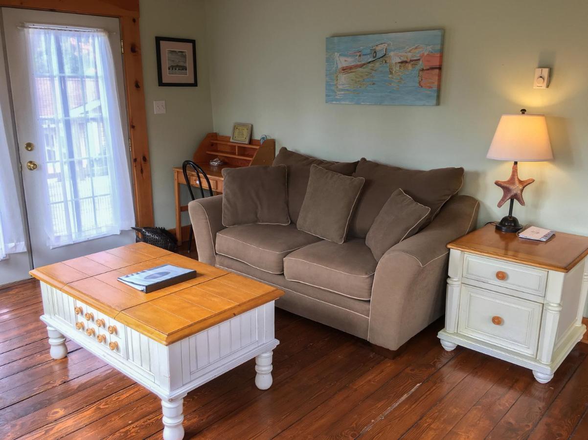 Larinda'S Landing Oceanfront Cottages Halifax Eksteriør billede