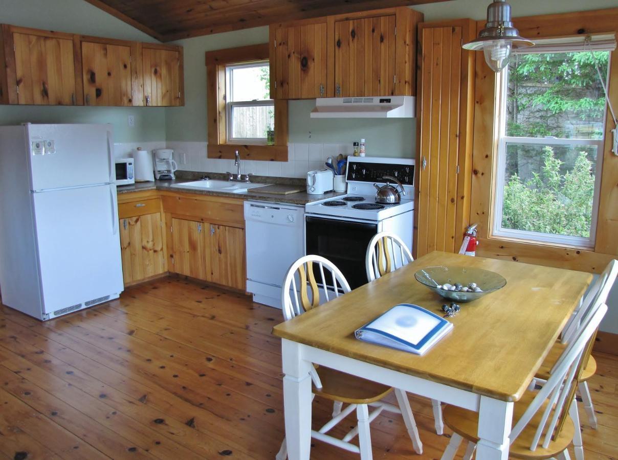 Larinda'S Landing Oceanfront Cottages Halifax Eksteriør billede