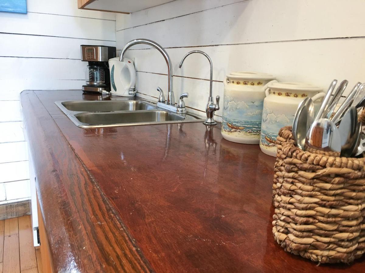 Larinda'S Landing Oceanfront Cottages Halifax Eksteriør billede